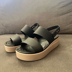 Crocs Brooklyn Low Wedge